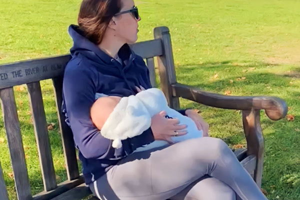 Breastfeeding in public – 10 tips for nursing mums
